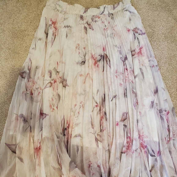 Lea Pleated Skirt Floral - Picture 2 of 2